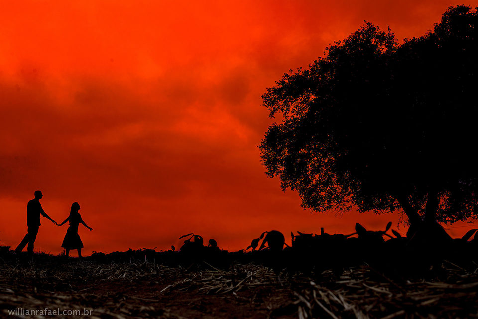 Pré Wedding em dia nublado no campo em São Jerônimo / RS - Cleverton e Rochele 
