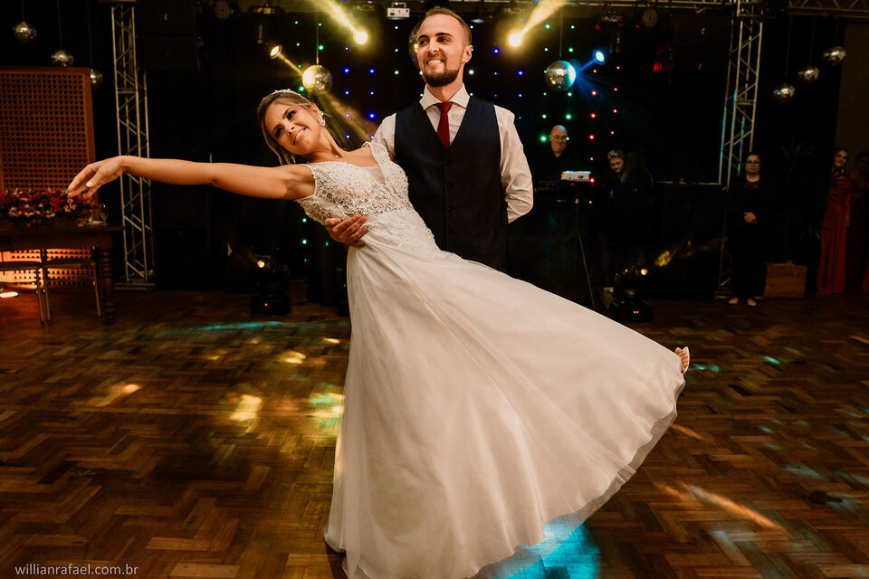 Casamento na Igreja Católica a noite em Teutônia - RS - Casamento do Felipe e da Maíza 