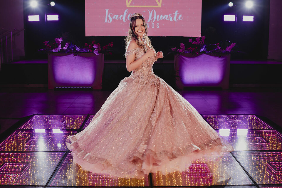 Festa de debutante com detalhes em rosa - Isadora - Clube tiradentes Charqueadas - RS 