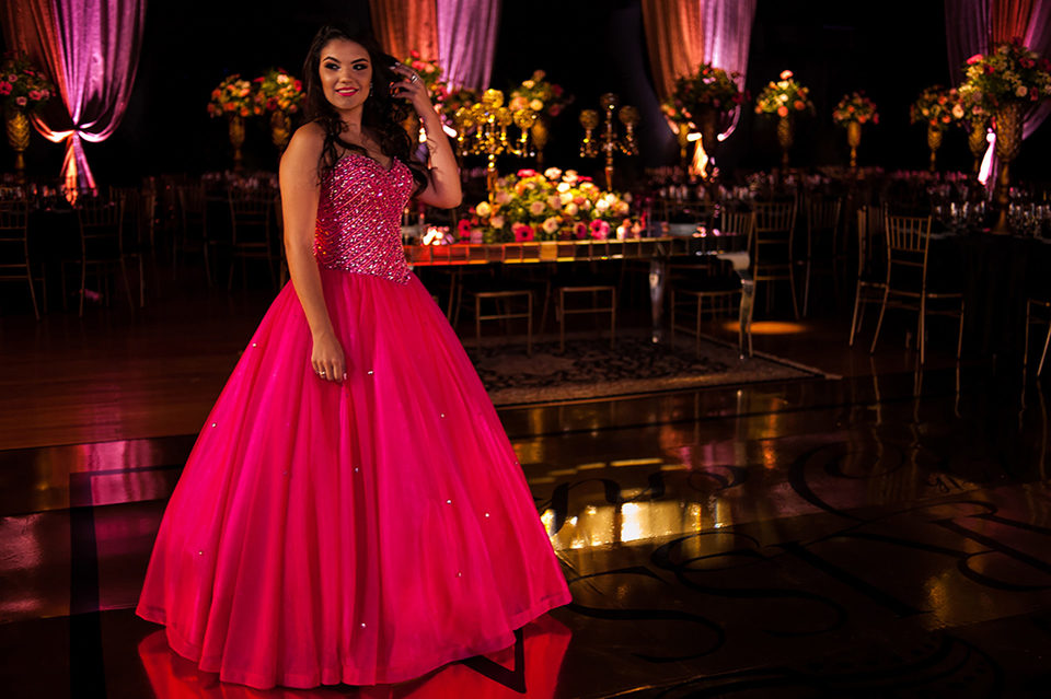 Festa de quinze anos com decoração tradicional - Larissa Tonkel
